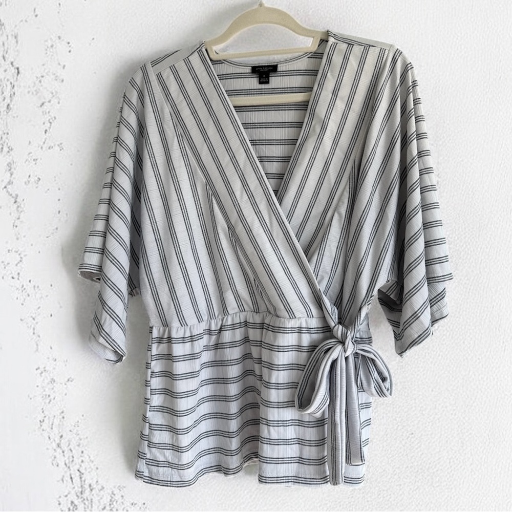 Ann Taylor Factory Kimono-Sleeve Faux Wrap Shirt in a cream and black- Size M